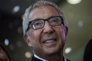 quem foi abílio diniz?