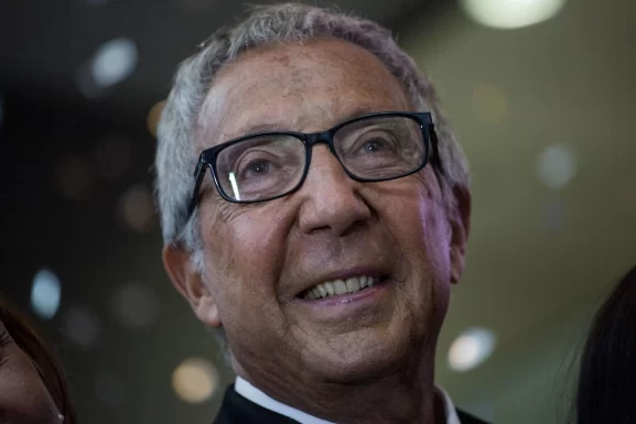 quem foi abílio diniz?