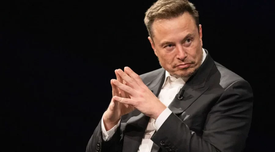 Elon Musk anuncia disponibilidade do Grok, rival do ChatGPT, para assinantes do X